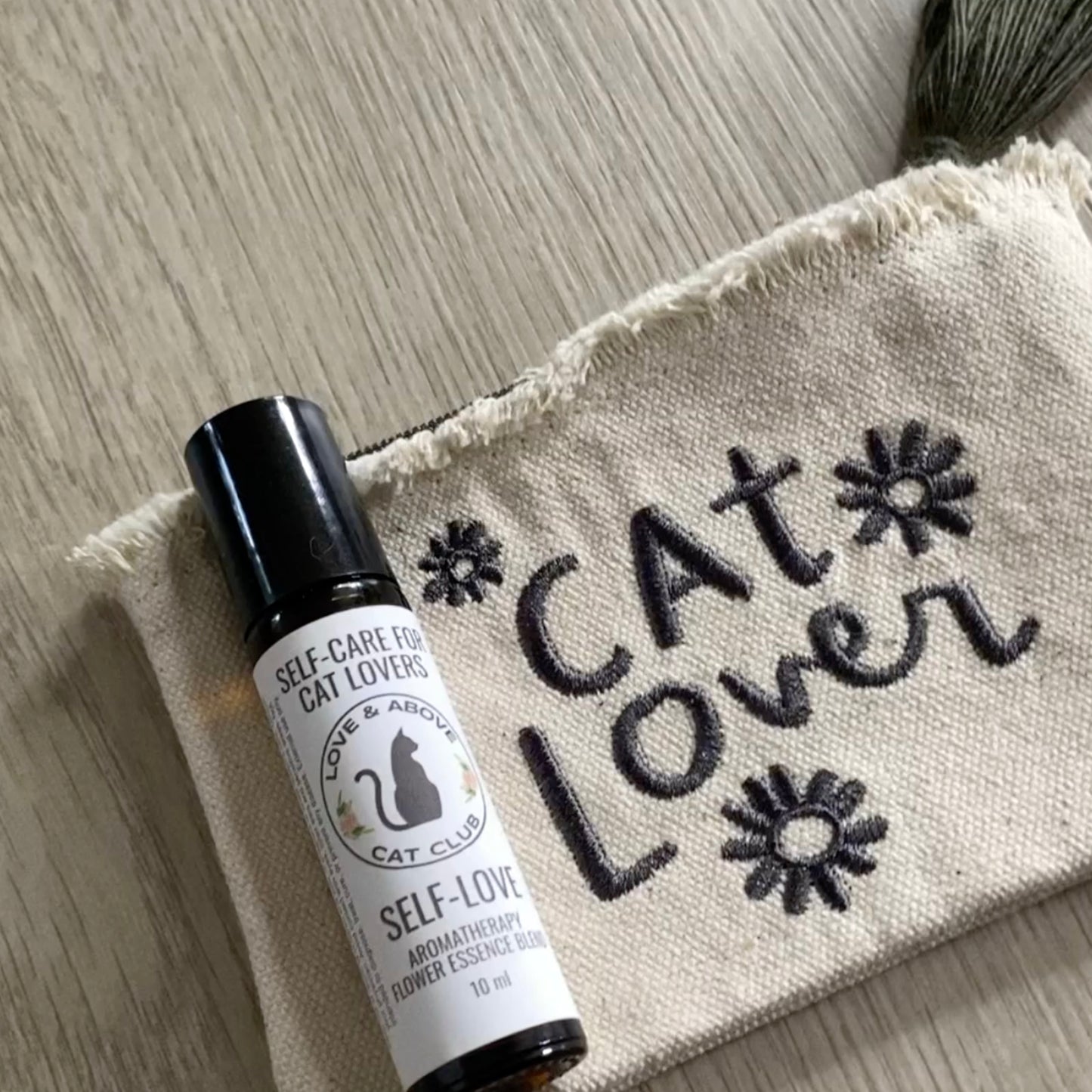 "Cat Lover" Canvas Zip Pouch/Purse - Gray Embroidery